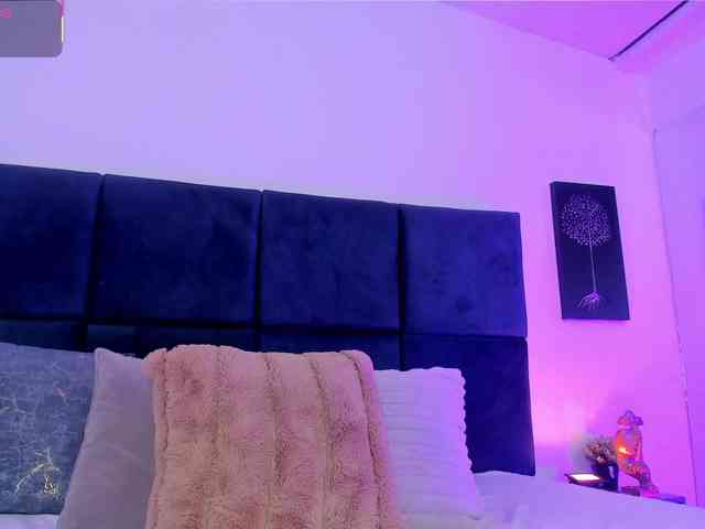 AprilJhonnes webcam