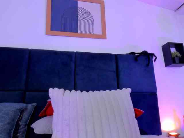 AprilJhonnes webcam