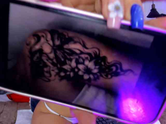 AprilJhonnes webcam