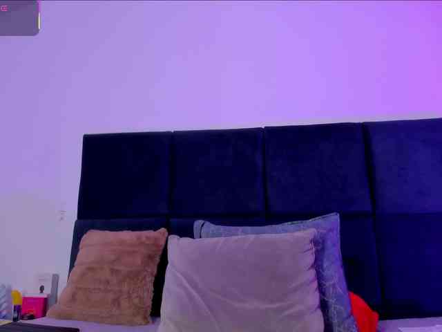 AprilJhonnes webcam