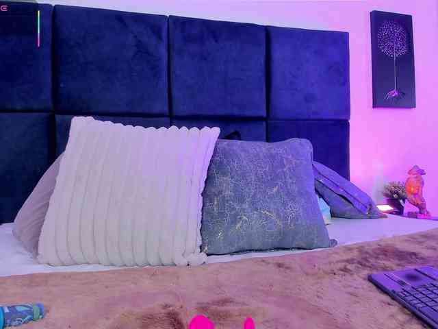 AprilJhonnes webcam