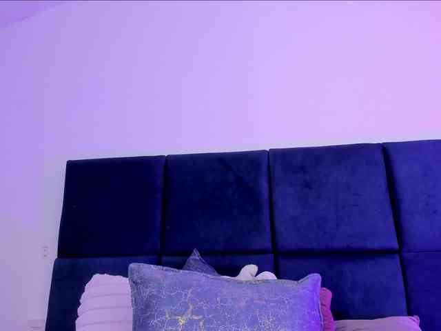 AprilJhonnes webcam