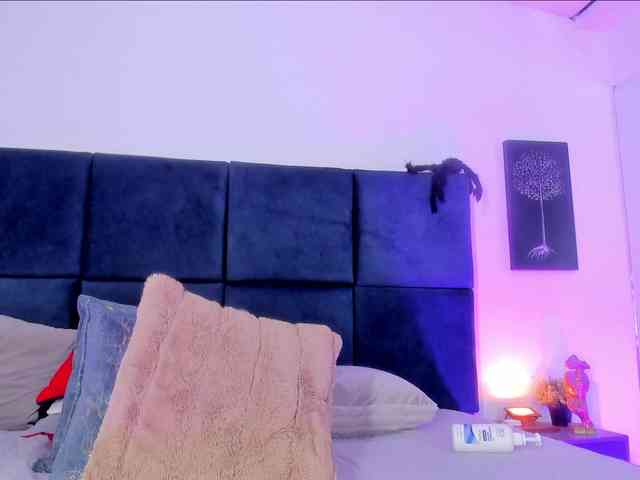 AprilJhonnes webcam
