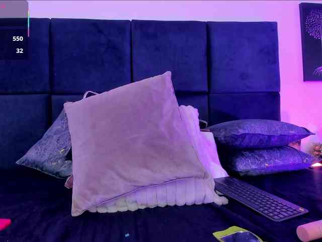 AprilJhonnes webcam