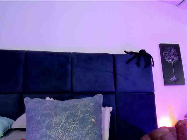 AprilJhonnes webcam