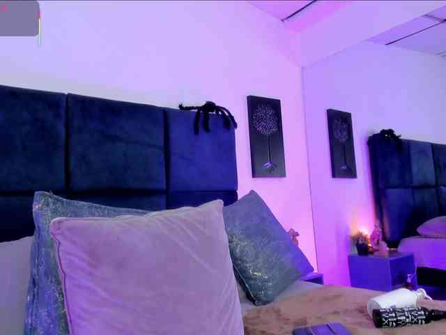 AprilJhonnes webcam