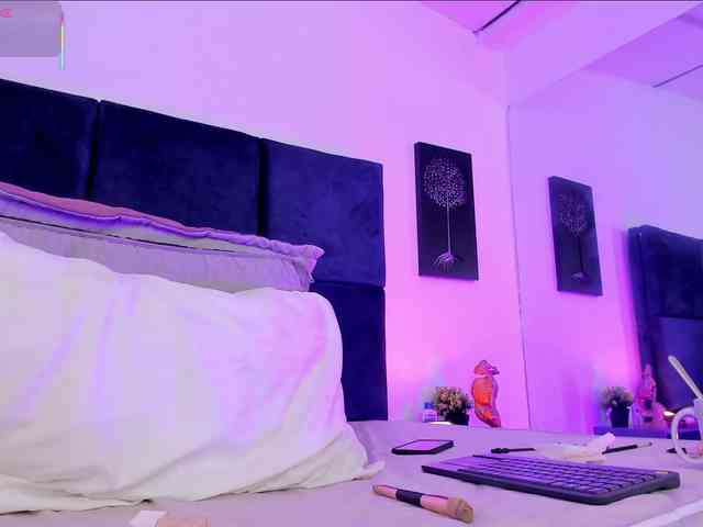 AprilJhonnes webcam