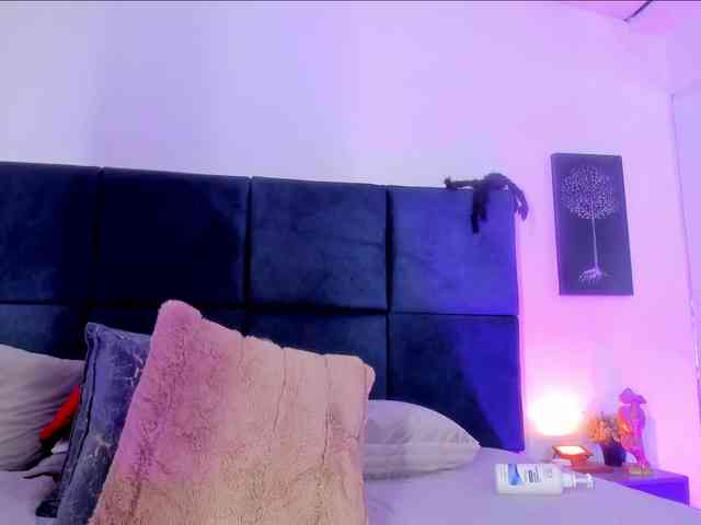 AprilJhonnes webcam