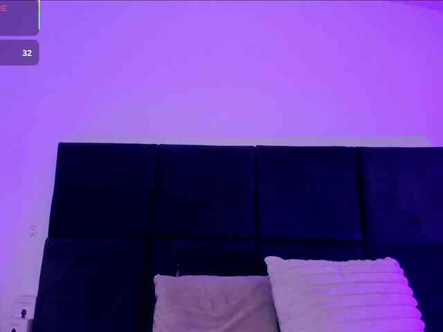 AprilJhonnes webcam