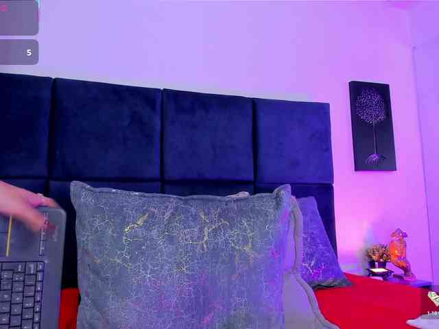AprilJhonnes webcam