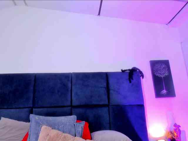 AprilJhonnes webcam