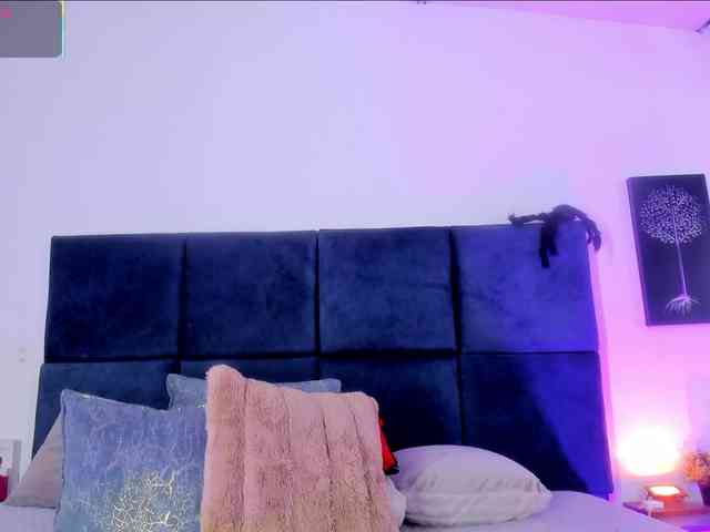 AprilJhonnes webcam