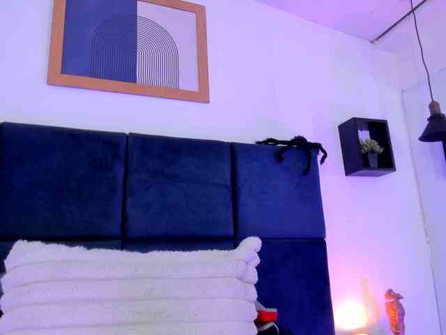 AprilJhonnes webcam