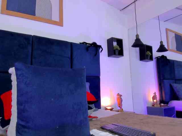 AprilJhonnes webcam