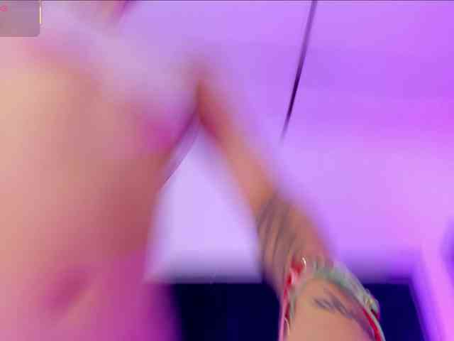 AprilJhonnes webcam