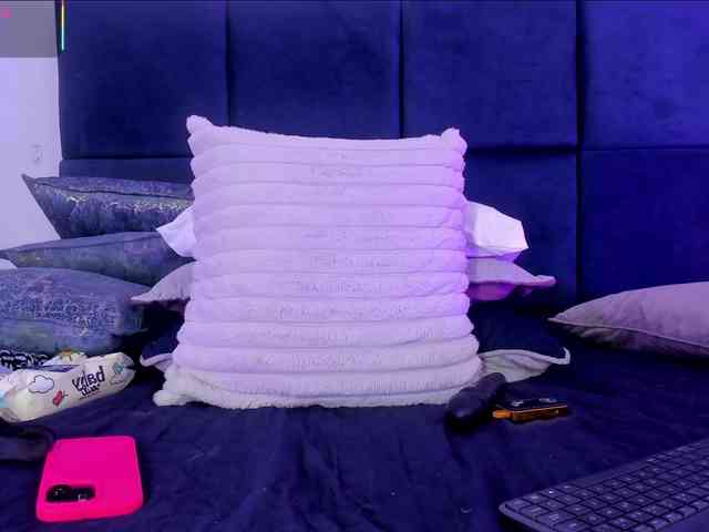 AprilJhonnes webcam