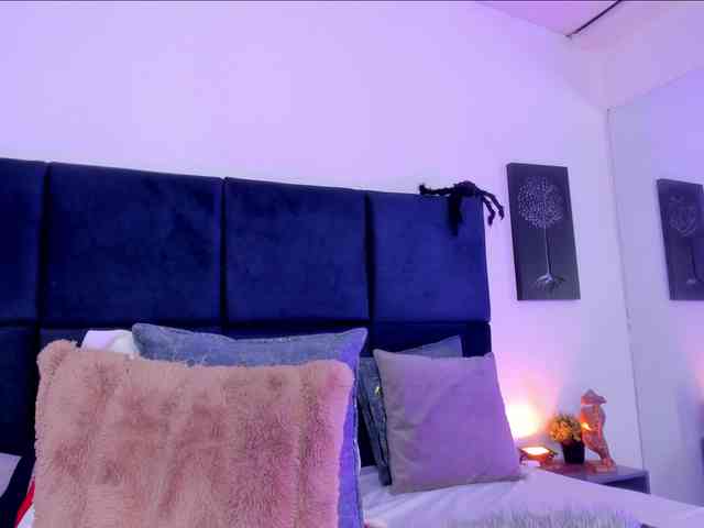 AprilJhonnes webcam