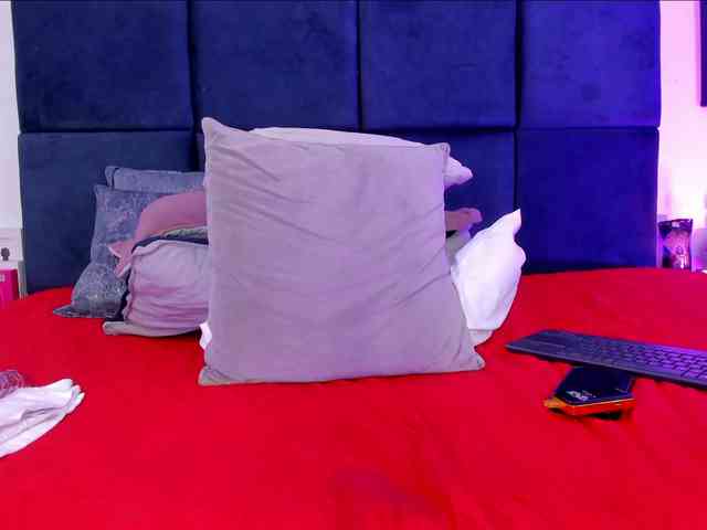 AprilJhonnes webcam