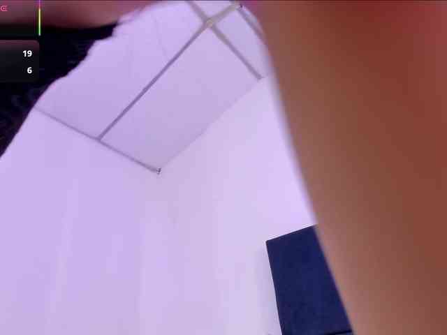AprilJhonnes webcam