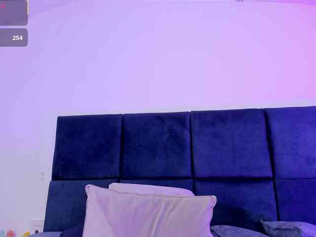 AprilJhonnes webcam