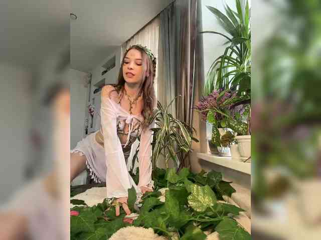 WednesdayFridayAddams webcam