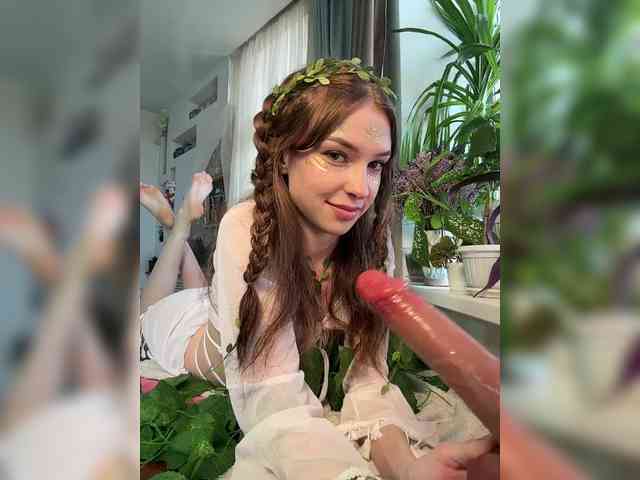 WednesdayFridayAddams webcam