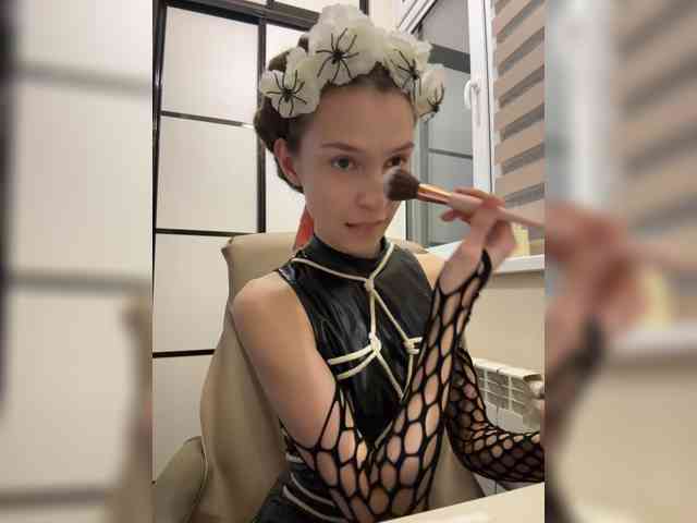WednesdayFridayAddams webcam