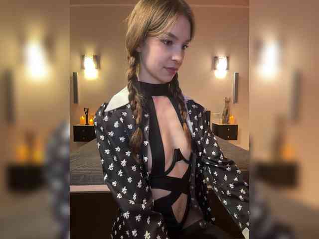 WednesdayFridayAddams webcam