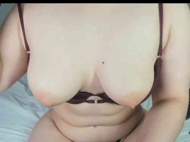 Vampire-girl webcam
