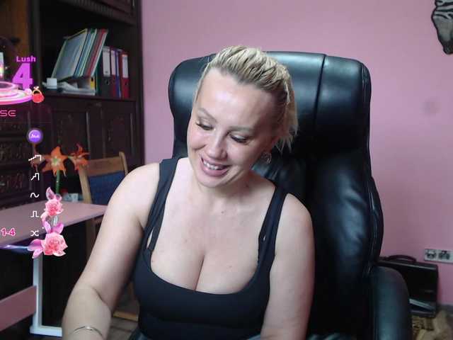 CandyHellenx's BongaCams show and profile