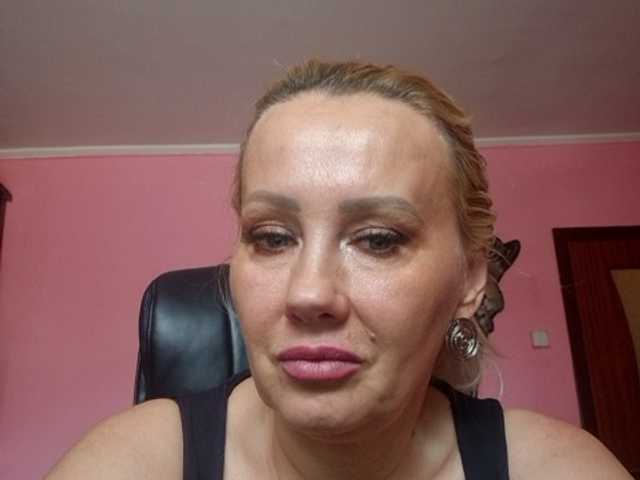 CandyHellenx's BongaCams show and profile