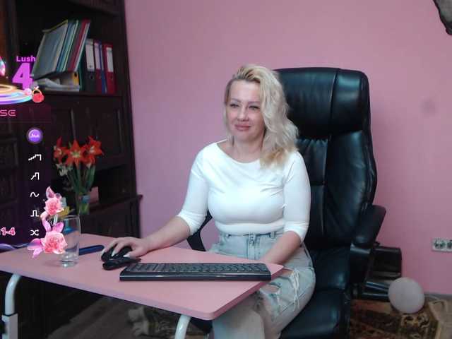CandyHellenx's BongaCams show and profile