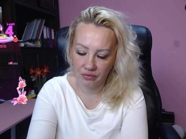 CandyHellenx's BongaCams show and profile