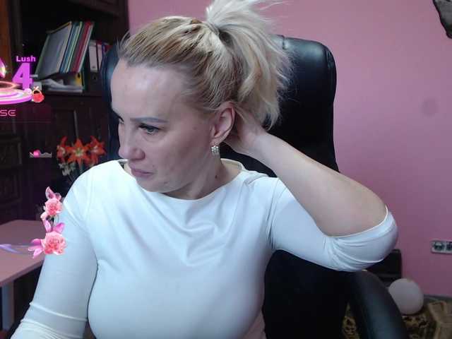 CandyHellenx's BongaCams show and profile