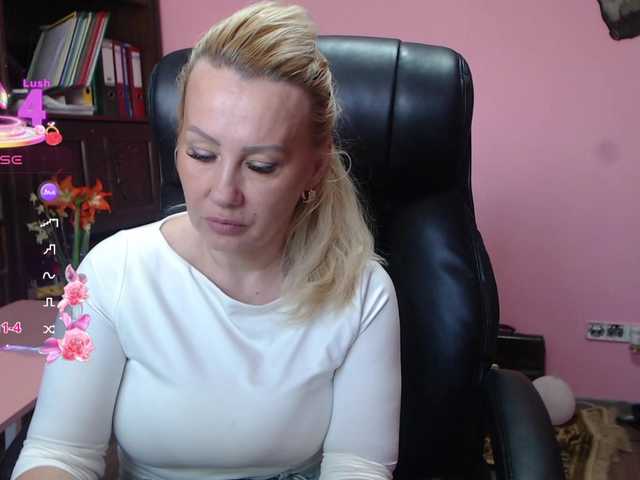 CandyHellenx's BongaCams show and profile