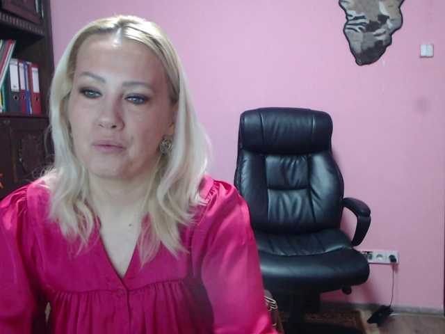 CandyHellenx's BongaCams show and profile