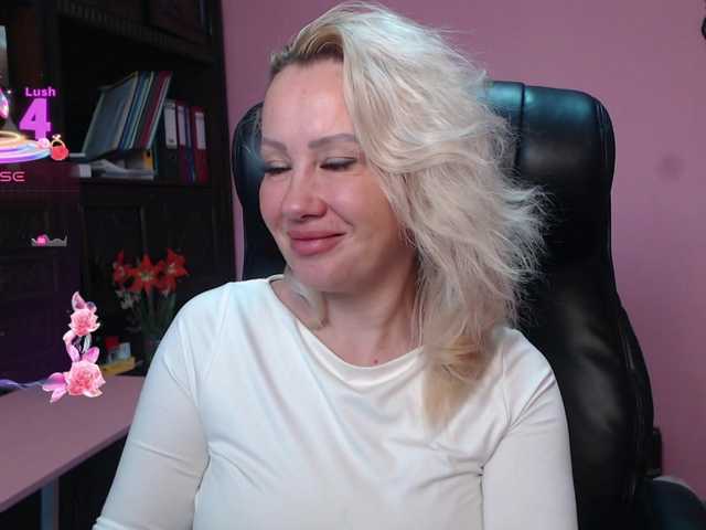 CandyHellenx's BongaCams show and profile