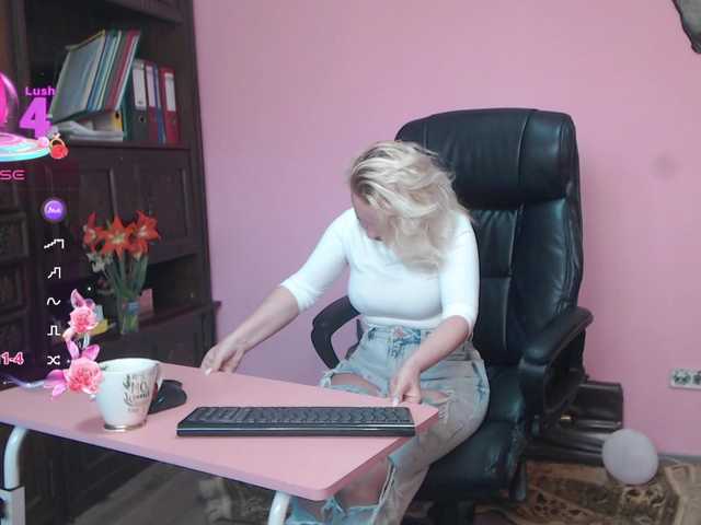 CandyHellenx's BongaCams show and profile