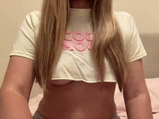 LizaFlower1 live cam preview