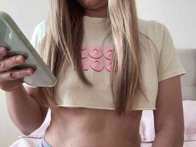 LizaFlower1 webcam