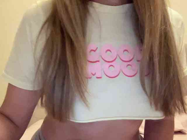 LizaFlower1 webcam