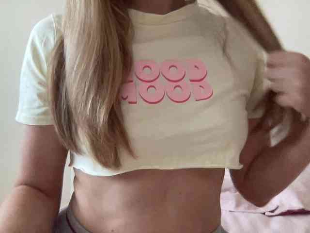 LizaFlower1 webcam