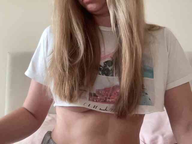 LizaFlower1 webcam