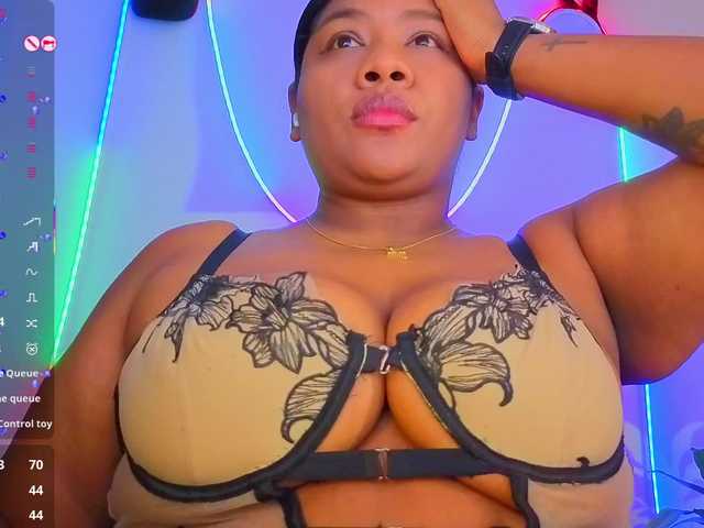 Paola091 live cam on BongaCams