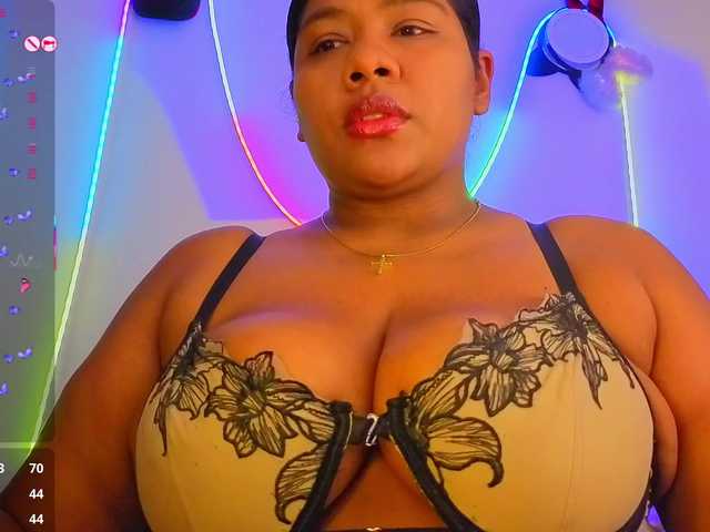 Paola091 live on BongaCams