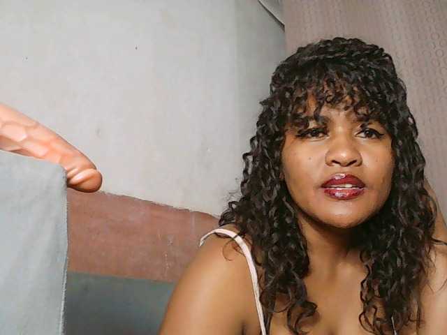 SydneiDollux live cam on BongaCams