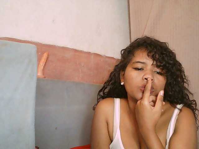 SydneiDollux live cam on BongaCams
