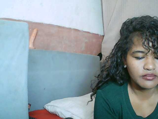 SydneiDollux live cam on BongaCams