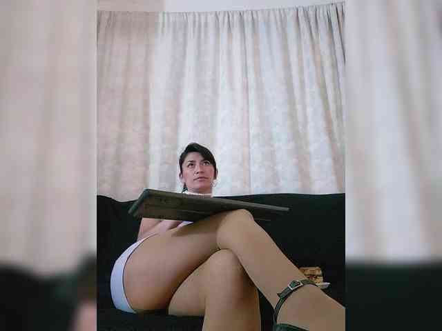 Linda-Tease webcam