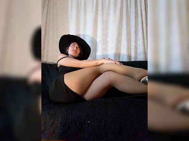 Linda-Tease webcam